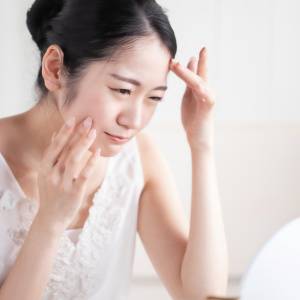 保湿しているのに乾燥が気になる人へ…肌の乾燥を悪化させる食習慣3選|管理栄養士が解説