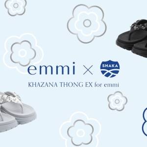 <emmi>夏の足元を華やかに。SHAKAとの別注トングサンダルが登場