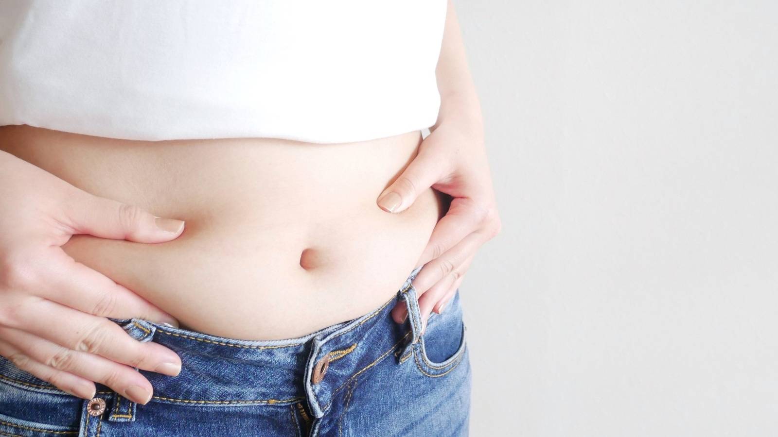  腹筋しても下腹ぽっこりな人へ【肋骨を閉じるのがカギ】女性らしいくびれラインを作るヨガピラティス 