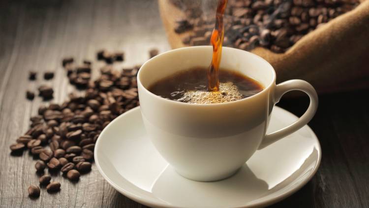 朝のコーヒーに小さじ1足すだけ!ダイエットや集中力を支える「ギー」の凄いメリット3選|管理栄養士が解説