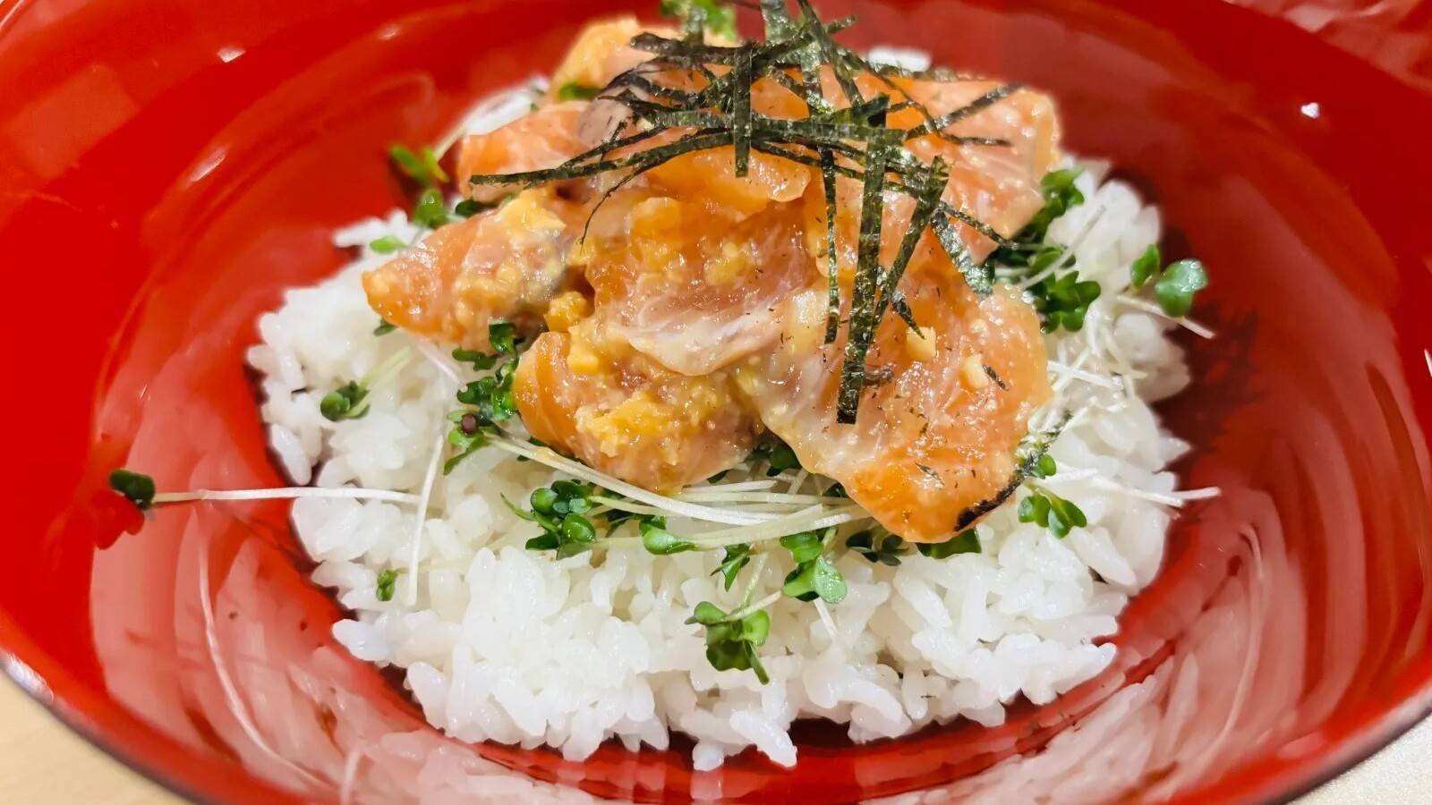 紫外線を浴びた日はこれ！管理栄養士おすすめの「最強美肌丼」