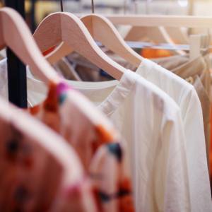 環境にもお財布にも優しい服の買い方。着用一回あたりの価格に注目してみると…