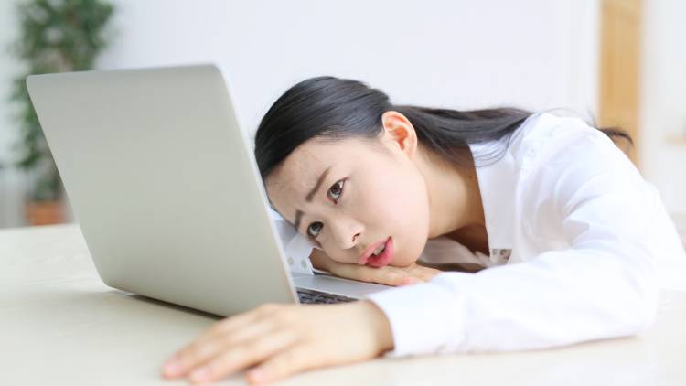 【だるさはなまけが原因ではない】40代以降の重だるさに|毎朝1分!背骨を動かすだけの目覚めストレッチ