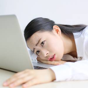【だるさはなまけが原因ではない】40代以降の重だるさに|毎朝1分!背骨を動かすだけの目覚めストレッチ