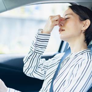 運転由来のストレス・首こり・眼精疲労に【頭の下を刺激してみて】運転疲れを解消する「１分間頭ほぐし」