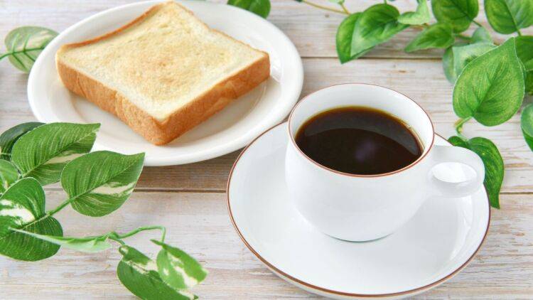 朝、トーストと一緒に「コーヒー」を飲まない方がいい人の特徴｜管理栄養士が解説