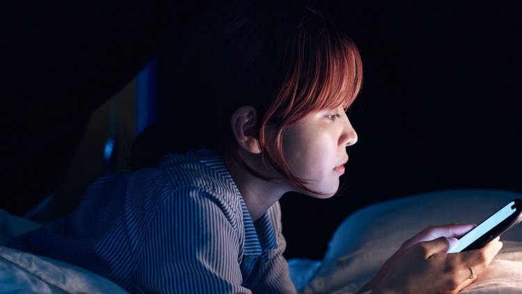 【米研究】スマホの普及が出生率低下の一因に?「対面で会う時間の減少」が影響する可能性