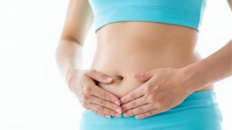 実はそのポッコリお腹【便秘やガスだまりが原因かも】お腹がスッキリ凹む「骨盤調整ストレッチ」