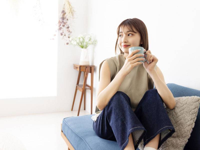 甘いものが止まらない日に。砂糖不使用の【甘酒×冷凍ブルーベリー】で作るギルトフリーな大人の贅沢スムージー