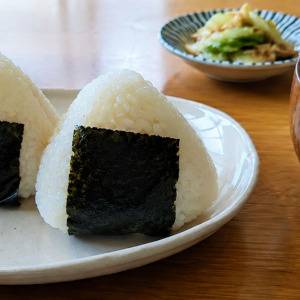 朝の「おにぎり」に混ぜるだけ。血糖値スパイクを防ぐ具材5選｜管理栄養士が解説