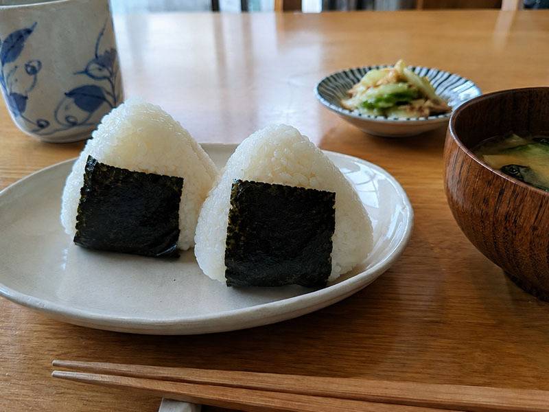 朝の「おにぎり」にプラスしたい。血糖値の急上昇をゆるやかにする具材5選