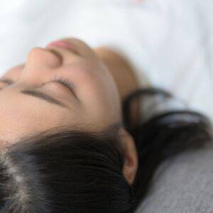 「寝る前5分」疲れた日でも続けられる、現役ヨガインストラクターが辿り着いた睡眠法｜寝る前ヨガポーズ