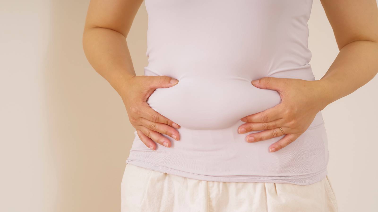  【筋トレなし・運動なし】下腹ぽっこりはほぐしだけで解消できる！10日でお腹がスッキリする「腸腰筋ストレッチ」 