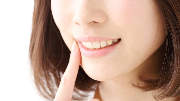 歯の黄ばみ・くすみを取る裏ワザ&くちびるケア【モデルや俳優のケアを行う歯科医師が伝授!】