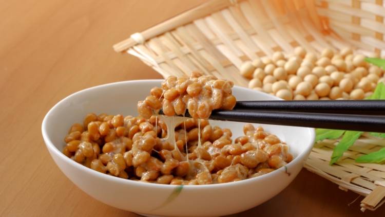 朝の「納豆」にかけるだけ!栄養の吸収率が上がる組み合わせ6選|管理栄養士が解説