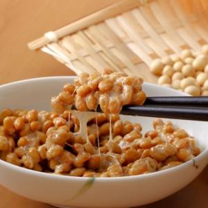 朝の「納豆」にかけるだけ！栄養の吸収率が上がる組み合わせ6選｜管理栄養士が解説
