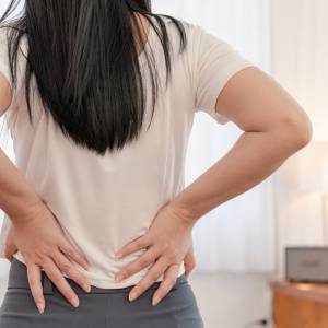 腰が重い人必見！【座ったまま簡単】お尻を伸ばして腰の軽さを取り戻すストレッチ