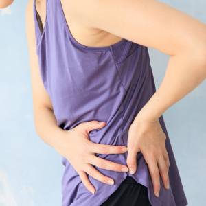 縮こまった脇腹を解放！股関節もゆるむ全身リセットストレッチ