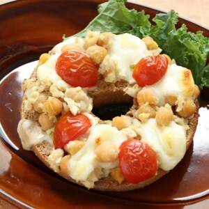 朝の鉄分補給は「ひよこ豆」で。トーストにのせるだけの簡単レシピ｜管理栄養士が解説