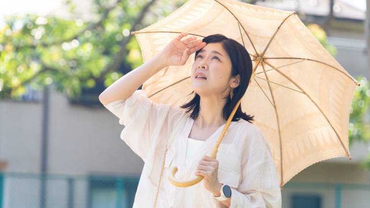 【暑さで体がぐったり……】夏のからだの疲れはこれだけで回復！簡単なのにスッキリ「体側ストレッチ」