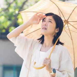 【暑さで体がぐったり……】夏のからだの疲れはこれだけで回復！簡単なのにスッキリ「体側ストレッチ」