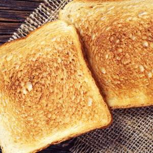 朝の「トースト」にのせるだけ。腸の“菌のリレー”を助ける組み合わせ2選｜管理栄養士が解説