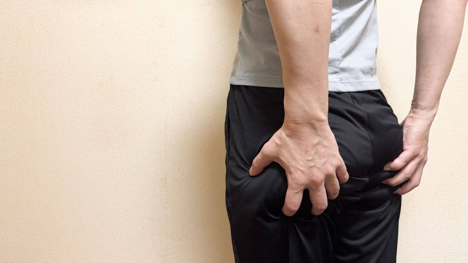  【股関節安定】骨盤のグラつきにバイバイ！壁とブロックで鍛える「中臀筋」のエレベーターワーク 