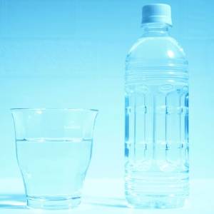 スポーツドリンク500mlに角砂糖5〜7個分の糖質。夏の水分補給の正しい使い分け｜管理栄養士が解説