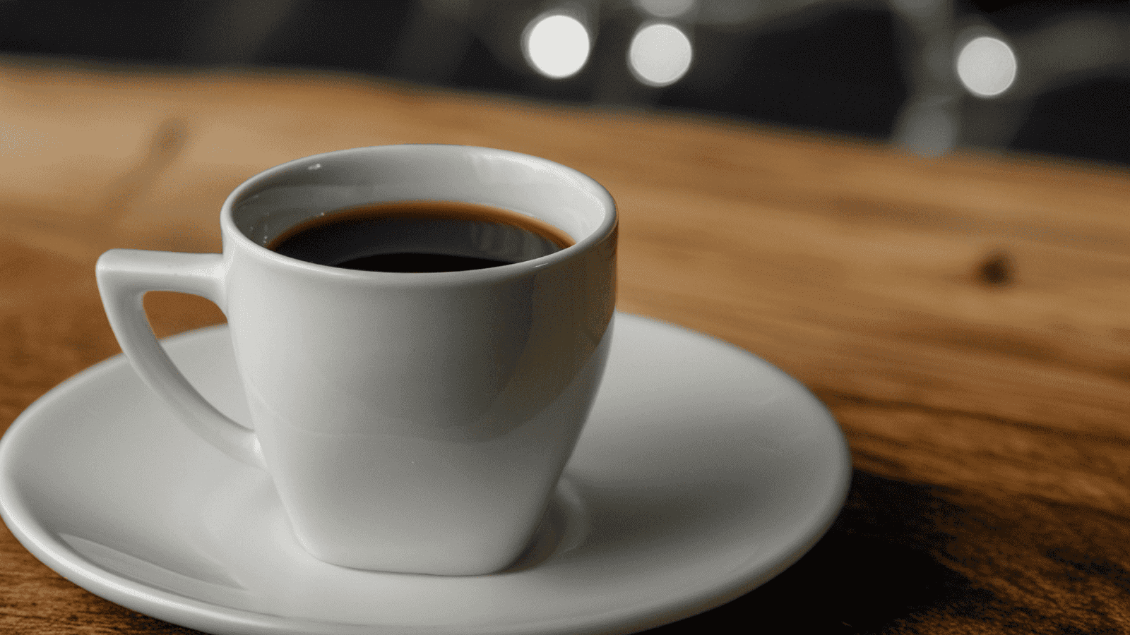 朝のコーヒーに砂糖を控えるべき人の特徴とは？管理栄養士が成分の影響を解説