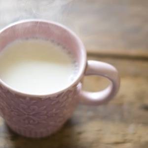 夜、ホットミルクを飲まない方がいい人の特徴｜管理栄養士が解説