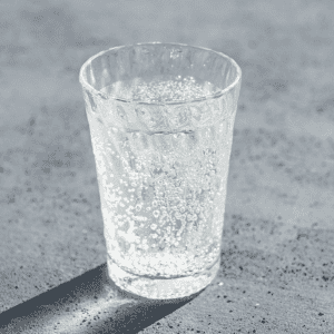 夜、炭酸水を飲まない方がいい人の特徴｜管理栄養士が解説