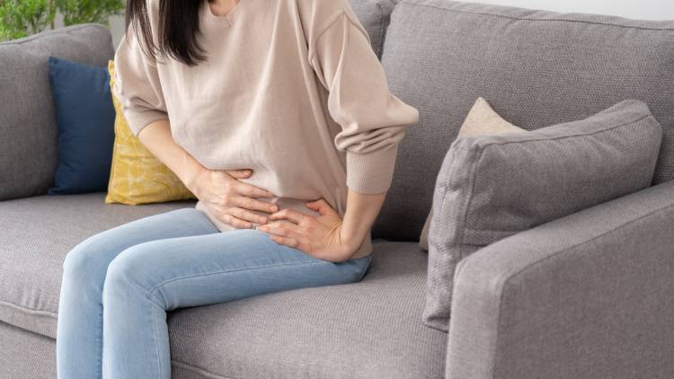 頑張りすぎて体が緊張している人へ。ガチガチの心と身体がほぐれて軽くなる【30秒の股関節ゆらし】