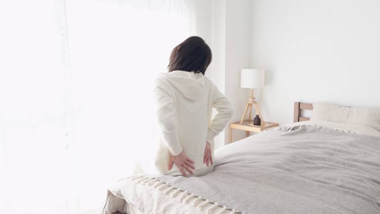 【起きた直後から体がガチガチ】原因は「胸椎の硬さ」｜寝る前の１分で変わるリセットストレッチ