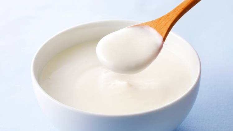 朝の「ヨーグルト」に混ぜるだけ。骨を支える栄養素をまとめて補える食材3選｜管理栄養士が解説
