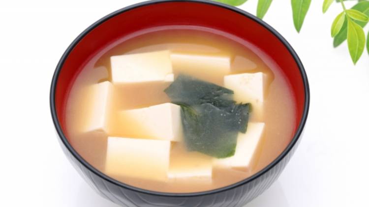 朝の「みそ汁」に加えるだけ。血糖値の急上昇を抑える食材5選｜管理栄養士が解説