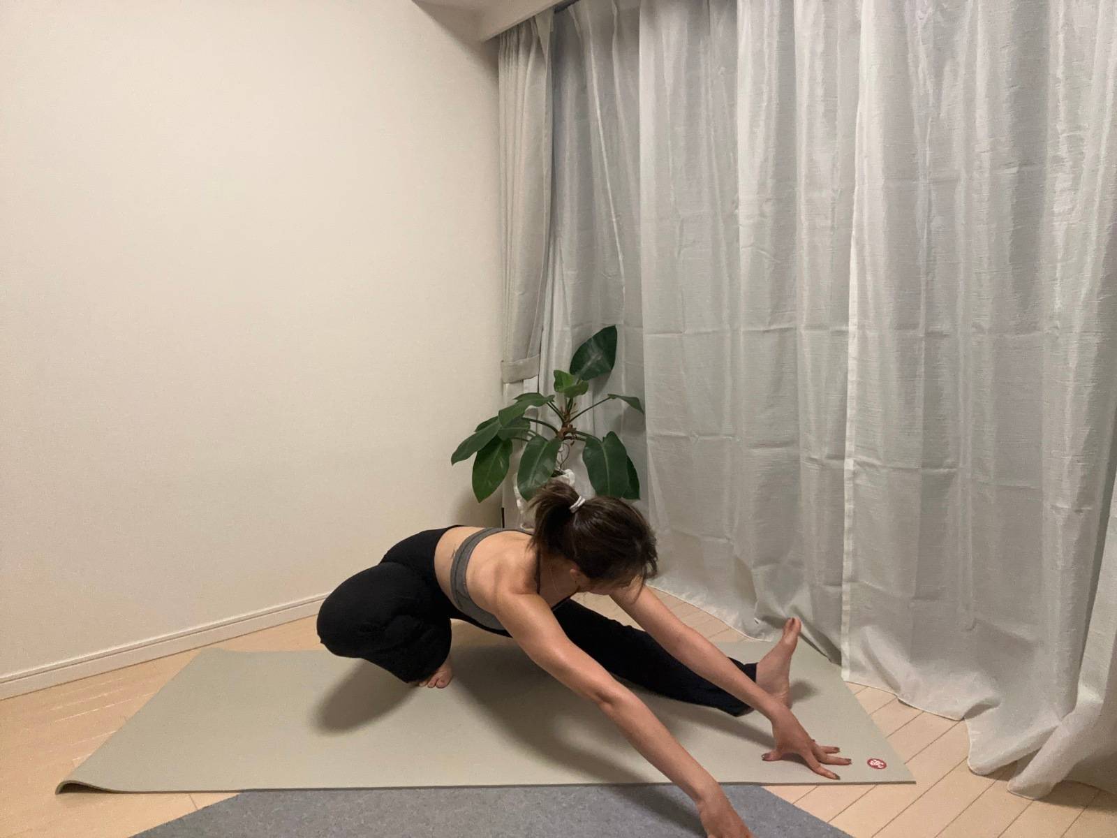 内転筋ストレッチ