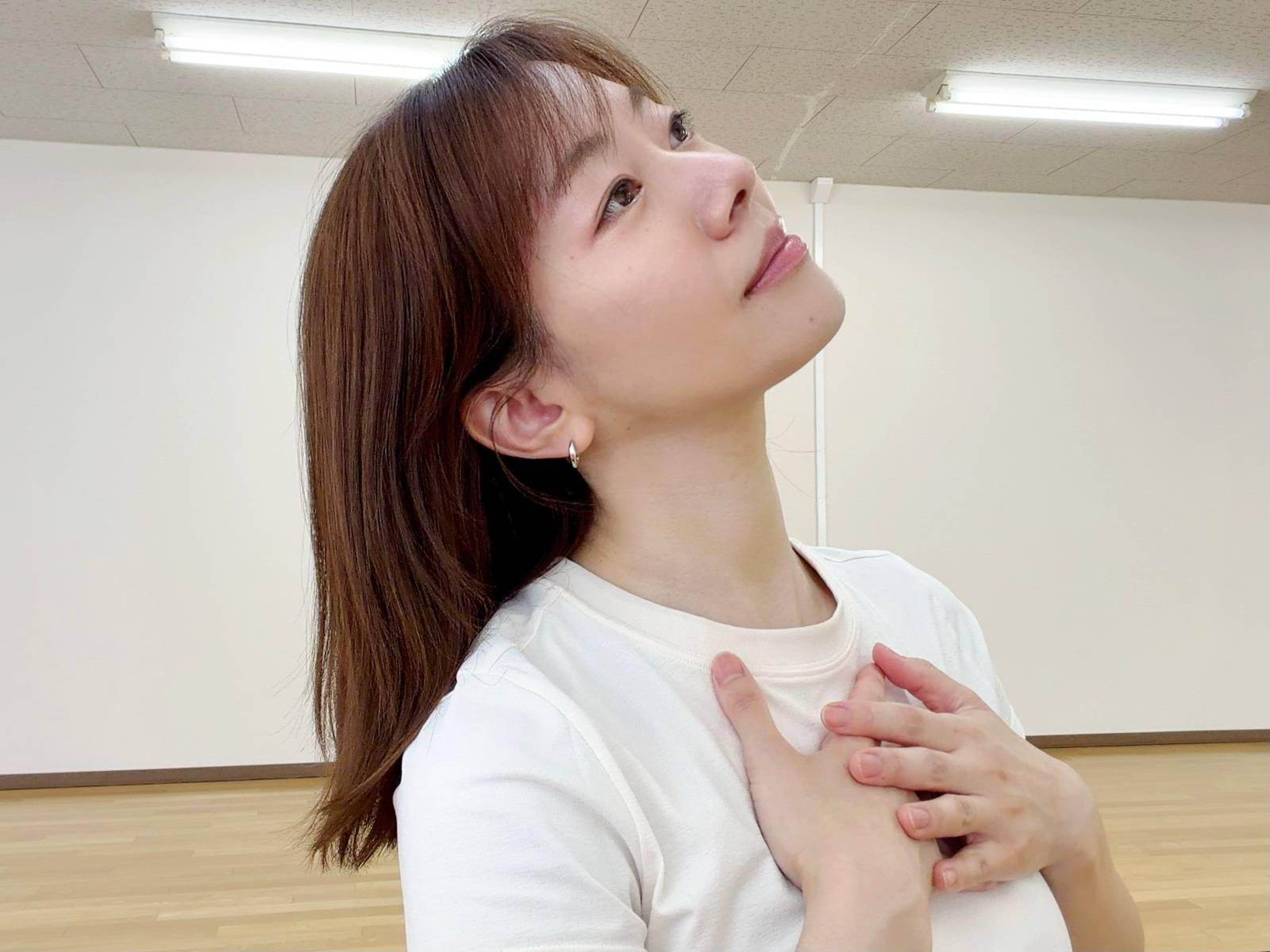 首の前・横ストレッチ