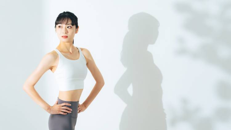 スムーズに後ろ振り向ける？ねじりのコツは胸まわりの動かし方！動ける上半身を作る「胸椎ほぐし」