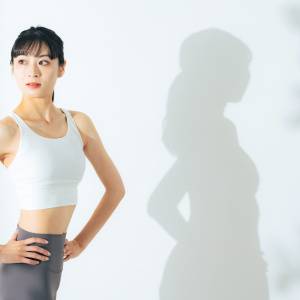 スムーズに後ろ振り向ける？ねじりのコツは胸まわりの動かし方！動ける上半身を作る「胸椎ほぐし」
