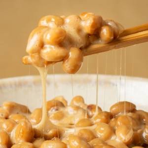 夏の夜、納豆にプラスしたい。翌朝のむくみをスッキリさせる食材3選｜管理栄養士が解説