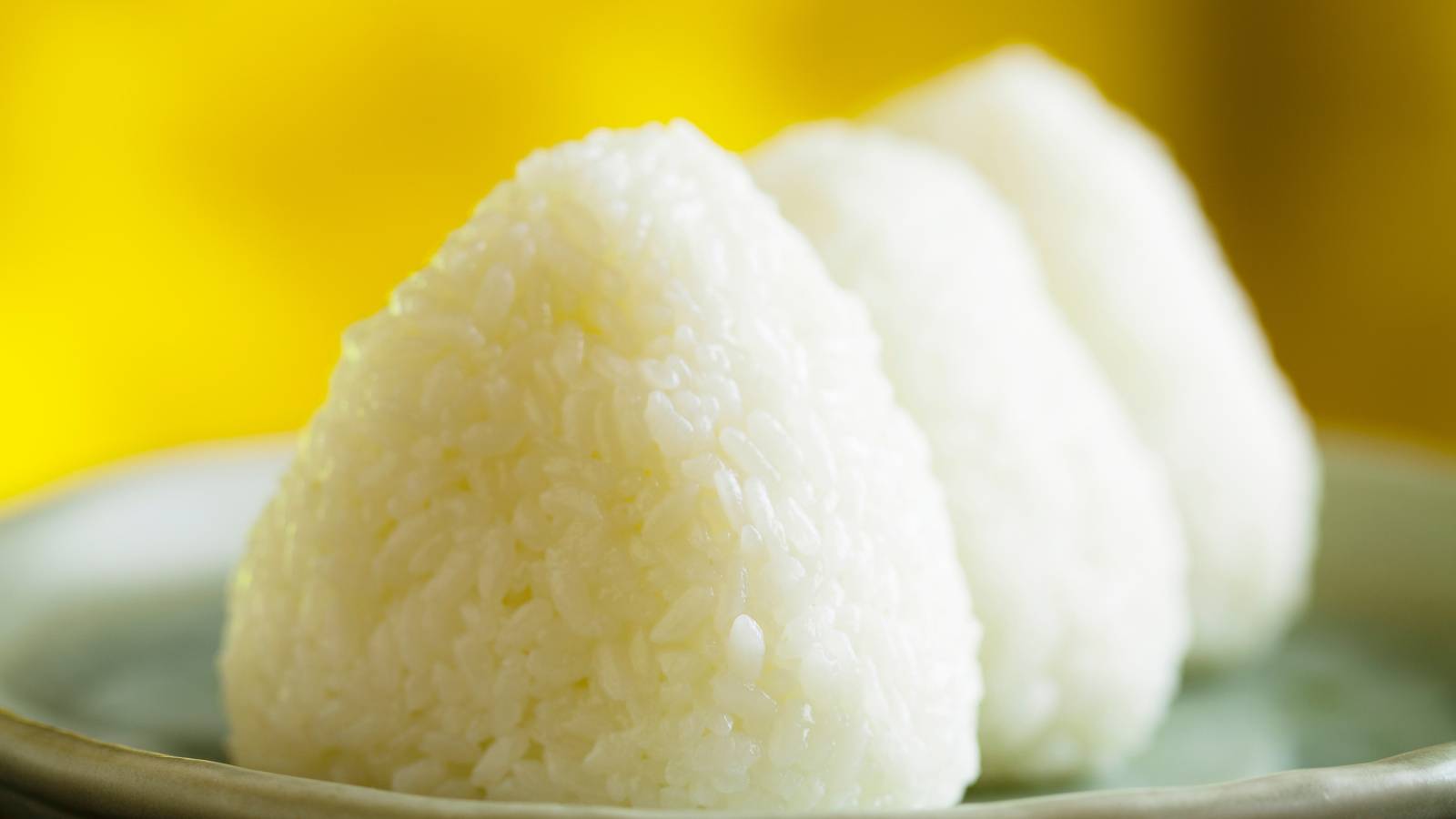 朝、おにぎり1個でたんぱく質20gが摂れるレシピ｜食のプロが教える