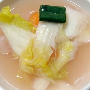 夏は胃腸が乱れやすい季節。砂糖も米のとぎ汁も不要な「発酵水キムチ」の作り方|管理栄養士のレシピ
