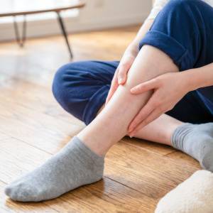 夕方になると靴下に跡が…手ごわい脚のむくみをリセット!ふくらはぎ伸び縮みエクササイズ