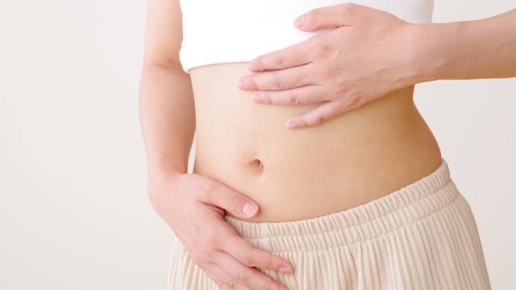 もうミニTに怯まない!【仰向けで簡単&一石三鳥】大人世代の薄いお腹づくりエクササイズ