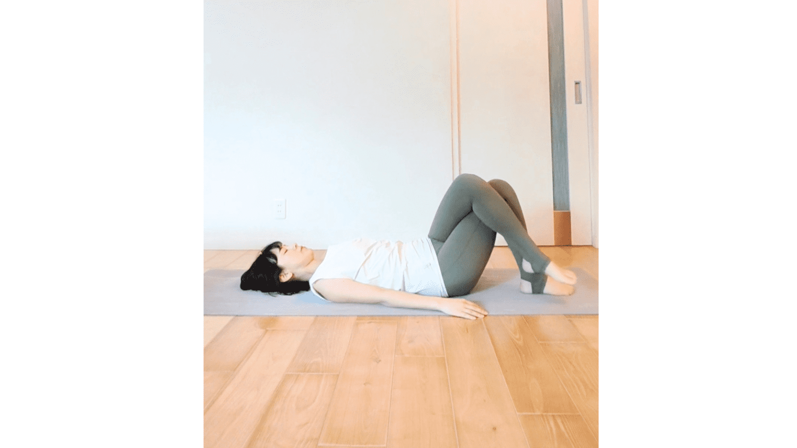 股関節ストレッチ