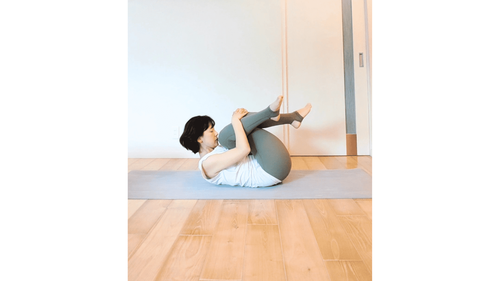 股関節ストレッチ