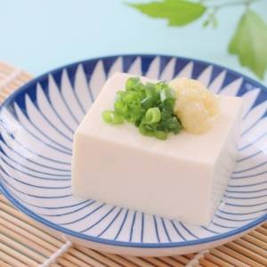 夏の「冷奴」にのせるだけ。不足しがちなたんぱく質を補える食材4選|管理栄養士が解説