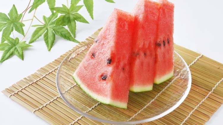 「スイカ」はトマトの1.5倍のリコピン。食のプロが教える夏の紫外線対策にうれしい食べ方