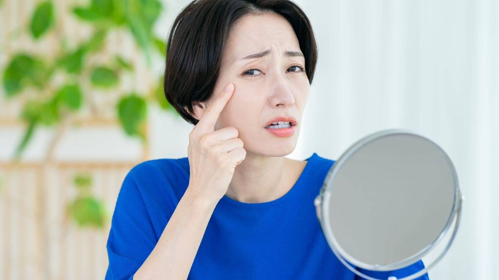  40代からの「老け見え顔」目元筋肉の緊張をほぐすと雰囲気が変わる！眼精疲労も解消する【目元スッキリケア】 