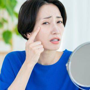 40代からの「老け見え顔」目元筋肉の緊張をほぐすと雰囲気が変わる!眼精疲労も解消する【目元スッキリケア】